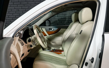 Infiniti QX70, 2014 год, 1 900 000 рублей, 10 фотография