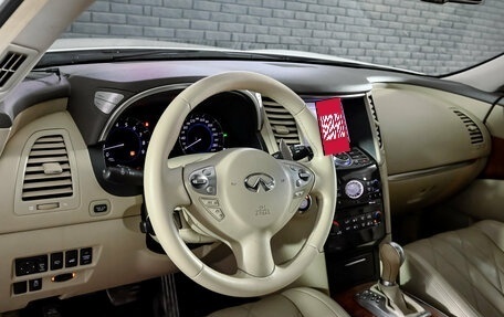Infiniti QX70, 2014 год, 1 900 000 рублей, 12 фотография