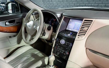Infiniti QX70, 2014 год, 1 900 000 рублей, 21 фотография