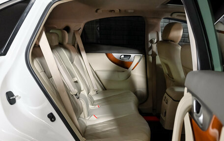 Infiniti QX70, 2014 год, 1 900 000 рублей, 24 фотография