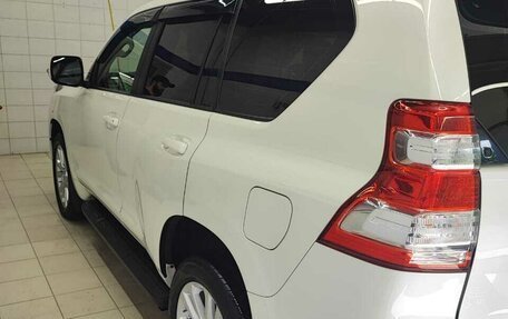 Toyota Land Cruiser Prado 150 рестайлинг 2, 2015 год, 3 600 000 рублей, 10 фотография