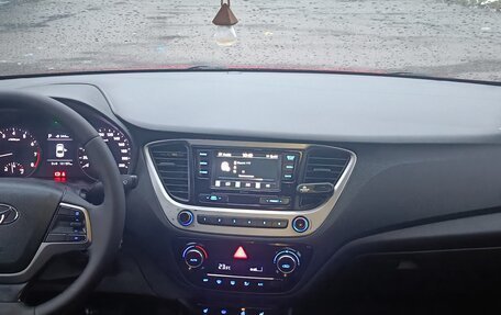 Hyundai Solaris II рестайлинг, 2018 год, 1 050 000 рублей, 11 фотография