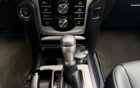 Toyota Land Cruiser Prado 150 рестайлинг 2, 2022 год, 8 500 000 рублей, 8 фотография