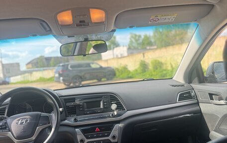 Hyundai Elantra VI рестайлинг, 2017 год, 980 000 рублей, 11 фотография