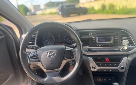 Hyundai Elantra VI рестайлинг, 2017 год, 980 000 рублей, 8 фотография