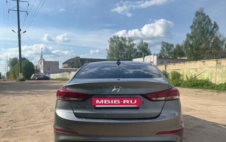 Hyundai Elantra VI рестайлинг, 2017 год, 980 000 рублей, 3 фотография