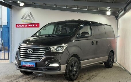 Hyundai Grand Starex Grand Starex I рестайлинг 2, 2019 год, 3 999 000 рублей, 1 фотография