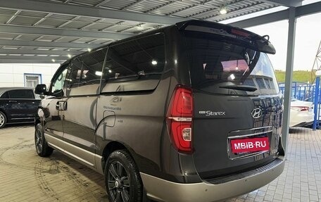 Hyundai Grand Starex Grand Starex I рестайлинг 2, 2019 год, 3 999 000 рублей, 3 фотография