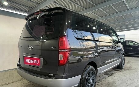 Hyundai Grand Starex Grand Starex I рестайлинг 2, 2019 год, 3 999 000 рублей, 4 фотография