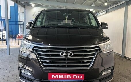 Hyundai Grand Starex Grand Starex I рестайлинг 2, 2019 год, 3 999 000 рублей, 7 фотография