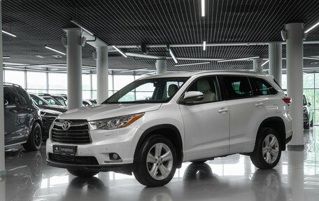 Toyota Highlander III, 2014 год, 2 790 000 рублей, 1 фотография
