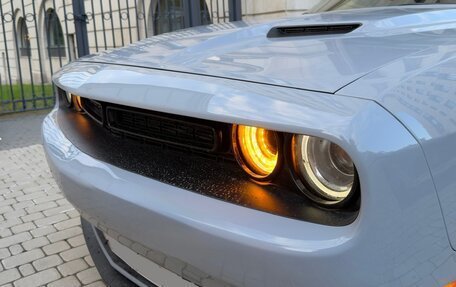 Dodge Challenger III рестайлинг 2, 2021 год, 5 700 000 рублей, 1 фотография