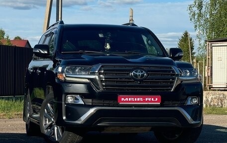 Toyota Land Cruiser 200, 2017 год, 7 890 000 рублей, 1 фотография