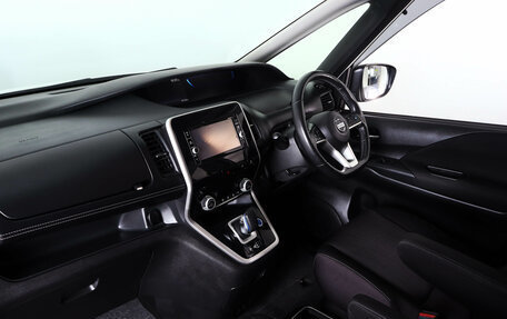 Nissan Serena IV, 2018 год, 2 249 000 рублей, 13 фотография