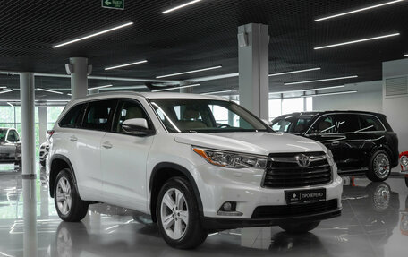 Toyota Highlander III, 2014 год, 2 790 000 рублей, 2 фотография