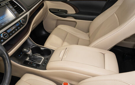 Toyota Highlander III, 2014 год, 2 790 000 рублей, 20 фотография