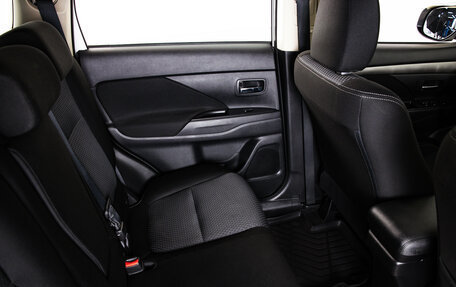 Mitsubishi Outlander III рестайлинг 3, 2017 год, 1 959 000 рублей, 9 фотография