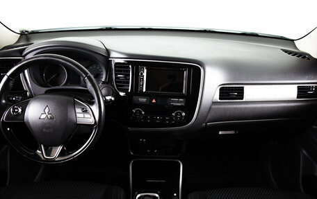 Mitsubishi Outlander III рестайлинг 3, 2017 год, 1 959 000 рублей, 12 фотография