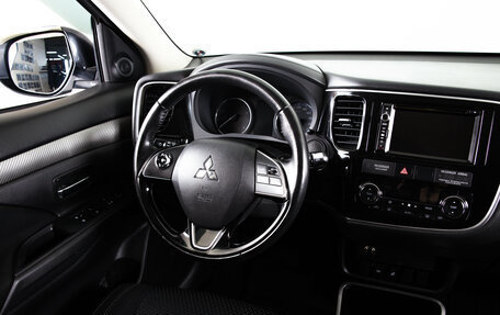 Mitsubishi Outlander III рестайлинг 3, 2017 год, 1 959 000 рублей, 11 фотография