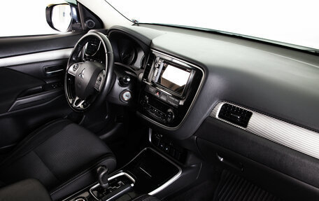 Mitsubishi Outlander III рестайлинг 3, 2017 год, 1 959 000 рублей, 10 фотография