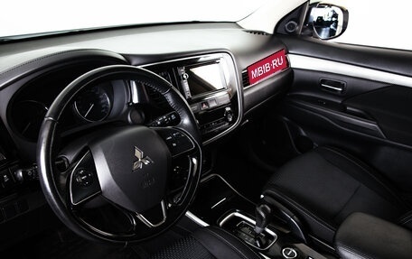 Mitsubishi Outlander III рестайлинг 3, 2017 год, 1 959 000 рублей, 7 фотография