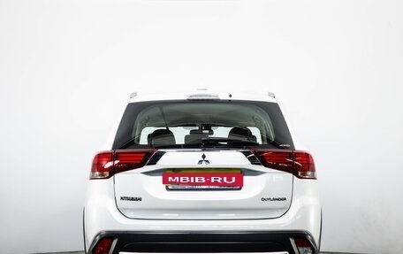 Mitsubishi Outlander III рестайлинг 3, 2017 год, 1 959 000 рублей, 5 фотография