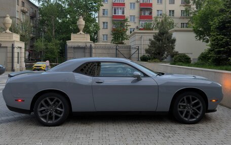 Dodge Challenger III рестайлинг 2, 2021 год, 5 700 000 рублей, 3 фотография