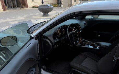 Dodge Challenger III рестайлинг 2, 2021 год, 5 700 000 рублей, 6 фотография