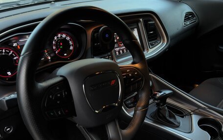 Dodge Challenger III рестайлинг 2, 2021 год, 5 700 000 рублей, 7 фотография