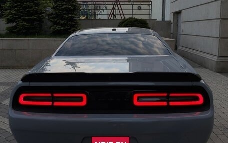 Dodge Challenger III рестайлинг 2, 2021 год, 5 700 000 рублей, 9 фотография