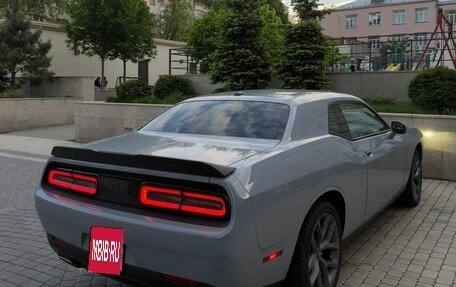 Dodge Challenger III рестайлинг 2, 2021 год, 5 700 000 рублей, 5 фотография