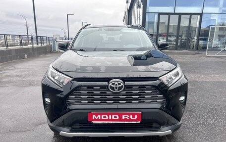 Toyota RAV4, 2021 год, 3 000 000 рублей, 2 фотография