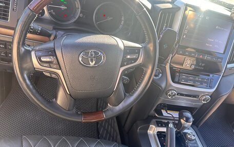 Toyota Land Cruiser 200, 2017 год, 7 890 000 рублей, 14 фотография
