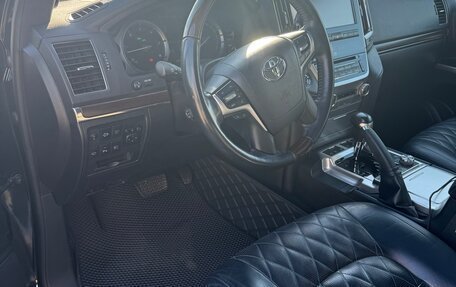Toyota Land Cruiser 200, 2017 год, 7 890 000 рублей, 13 фотография