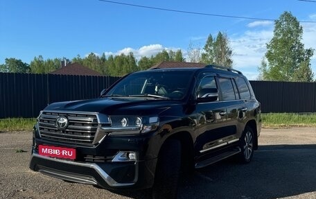 Toyota Land Cruiser 200, 2017 год, 7 890 000 рублей, 8 фотография