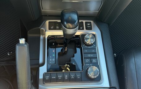 Toyota Land Cruiser 200, 2017 год, 7 890 000 рублей, 17 фотография