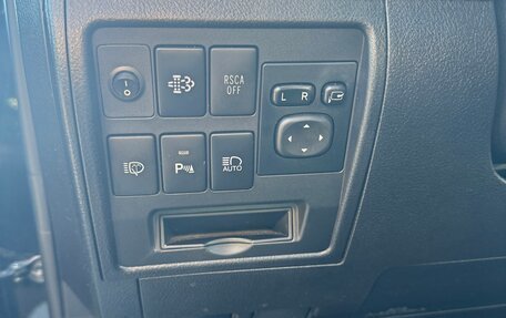 Toyota Land Cruiser 200, 2017 год, 7 890 000 рублей, 18 фотография