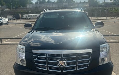 Cadillac Escalade III, 2011 год, 1 920 000 рублей, 2 фотография