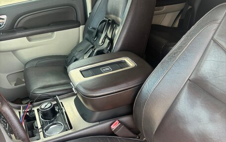 Cadillac Escalade III, 2011 год, 1 920 000 рублей, 19 фотография