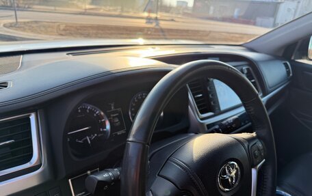 Toyota Highlander III, 2015 год, 3 600 000 рублей, 21 фотография