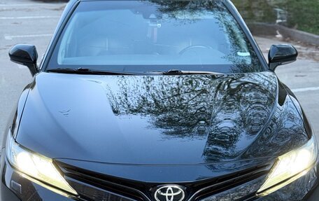 Toyota Camry, 2018 год, 2 700 000 рублей, 2 фотография