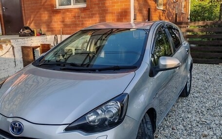 Toyota Aqua I, 2012 год, 898 000 рублей, 2 фотография