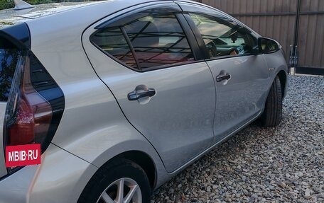 Toyota Aqua I, 2012 год, 898 000 рублей, 3 фотография