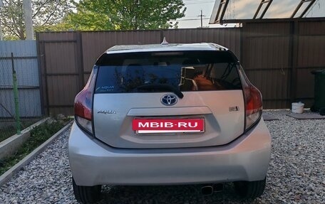 Toyota Aqua I, 2012 год, 898 000 рублей, 4 фотография