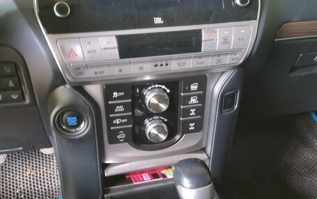 Toyota Land Cruiser Prado 150 рестайлинг 2, 2020 год, 5 999 999 рублей, 13 фотография