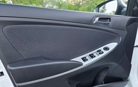 Hyundai Solaris II рестайлинг, 2014 год, 1 000 000 рублей, 7 фотография