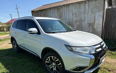 Mitsubishi Outlander III рестайлинг 3, 2015 год, 1 900 000 рублей, 1 фотография