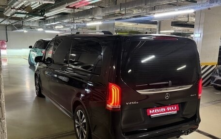 Mercedes-Benz V-Класс, 2018 год, 7 500 000 рублей, 2 фотография