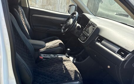 Mitsubishi Outlander III рестайлинг 3, 2015 год, 1 900 000 рублей, 5 фотография