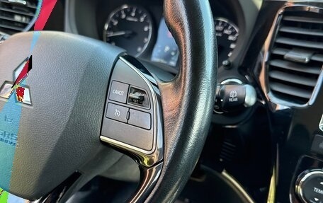 Mitsubishi Outlander III рестайлинг 3, 2015 год, 1 900 000 рублей, 10 фотография